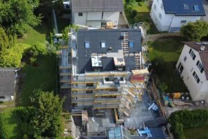 Drohnenshot-01-Steildach-Alte-Landstrasse-Rueschlikon